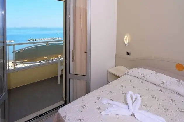 Üç Kişilik Oda