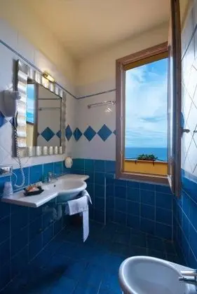 Tek Büyük veya İki Ayrı Yataklı Oda, Deniz Manzaralı