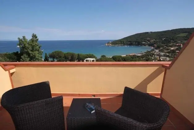 Tek Büyük veya İki Ayrı Yataklı Oda, Deniz Manzaralı