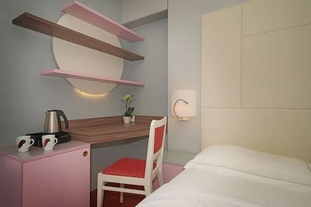 Comfort Tek Büyük Yataklı Oda