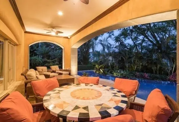 Ev, Birden Çok Yatak (Villa La Perla)