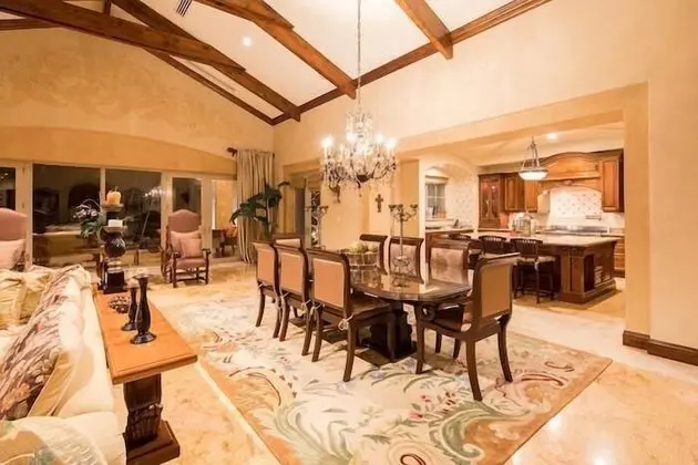 Ev, Birden Çok Yatak (Villa La Perla)