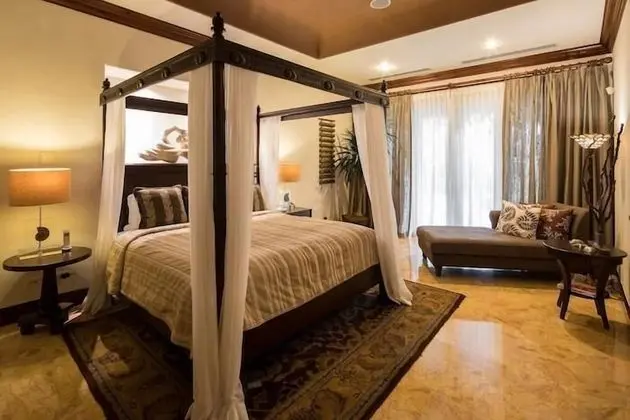 Ev, Birden Çok Yatak (Villa La Perla)