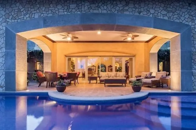 Ev, Birden Çok Yatak (Villa La Perla)