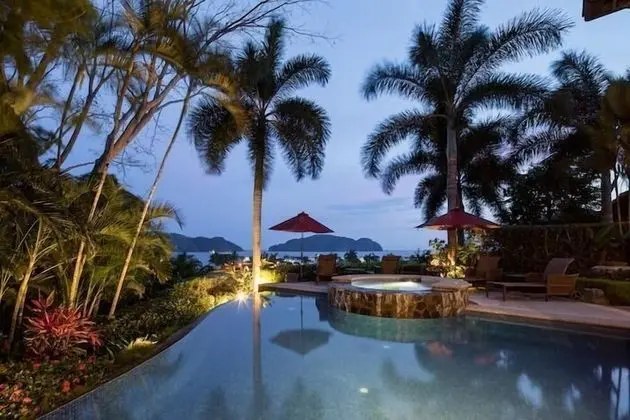 Ev, Birden Çok Yatak (Villa La Perla)