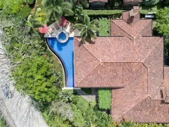 Ev, Birden Çok Yatak (Villa La Perla)