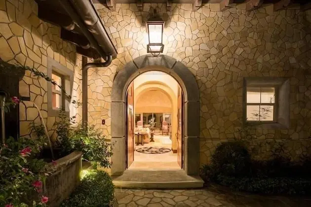 Ev, Birden Çok Yatak (Villa La Perla)