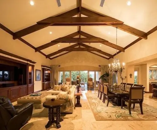 Ev, Birden Çok Yatak (Villa La Perla)