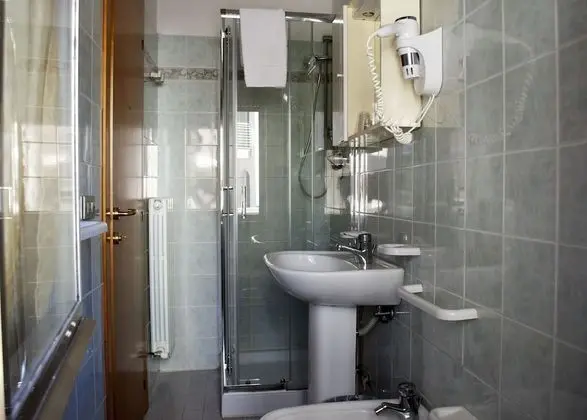 Büyük Yataklı Tek Kişilik Oda
