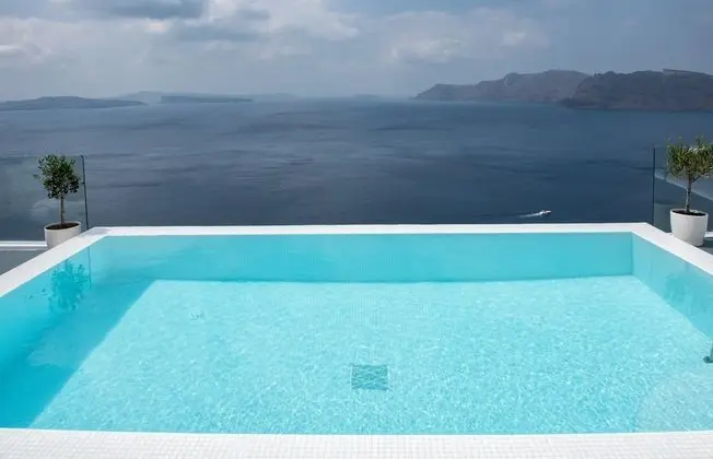 Deluxe Suite with Outdoor Private Pool and Caldera View