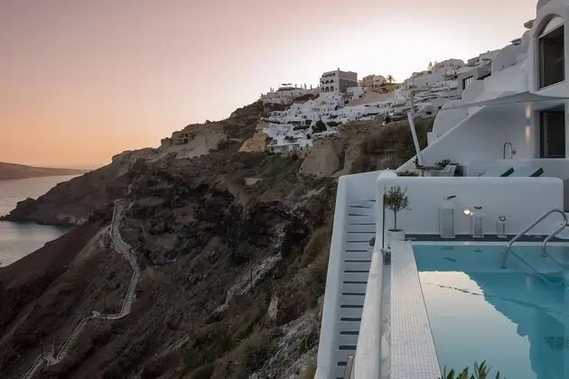 Deluxe Suite with Outdoor Private Pool and Caldera View