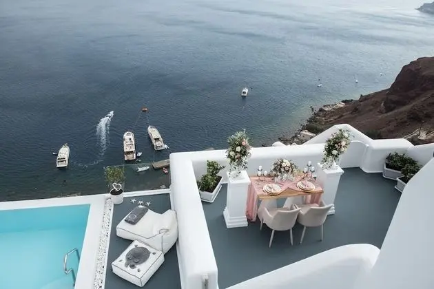 Deluxe Suite with Outdoor Private Pool and Caldera View
