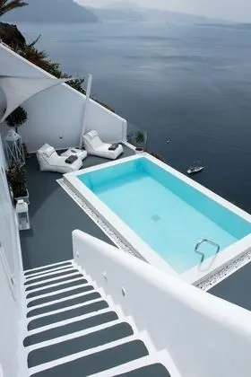 Deluxe Suite with Outdoor Private Pool and Caldera View
