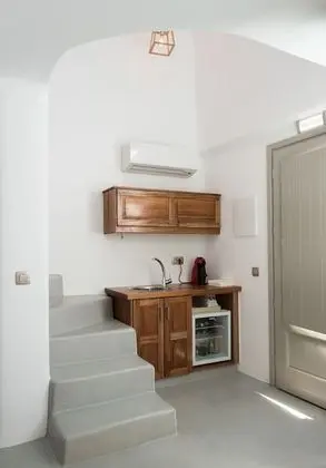Deluxe Suite with Outdoor Private Pool and Caldera View