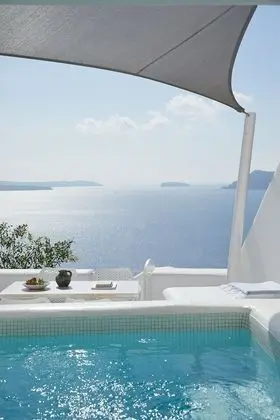 Deluxe Suite with Outdoor Private Pool and Caldera View