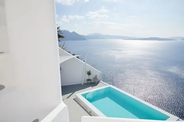 Deluxe Suite with Outdoor Private Pool and Caldera View
