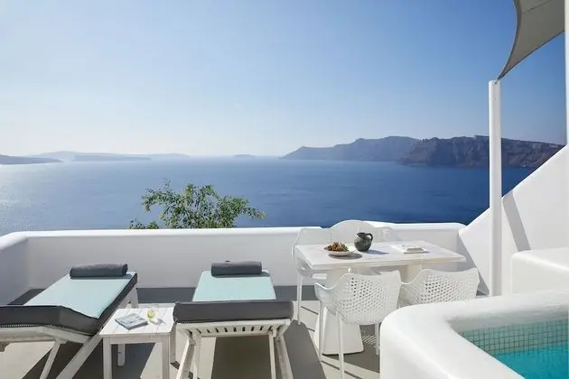 Deluxe Suite with Outdoor Private Pool and Caldera View