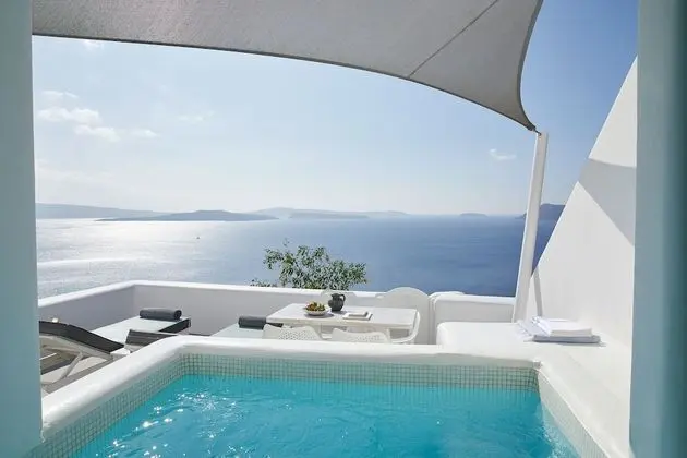 Deluxe Suite with Outdoor Private Pool and Caldera View