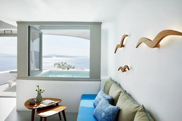 Deluxe Suite with Outdoor Private Pool and Caldera View