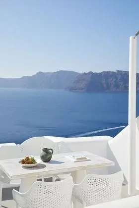 Deluxe Suite with Outdoor Private Pool and Caldera View