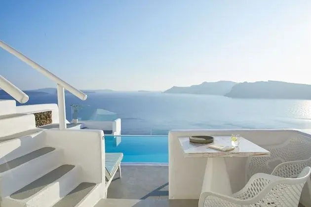 Honeymoon Villa with Outdoor Hot Tub and Caldera View
