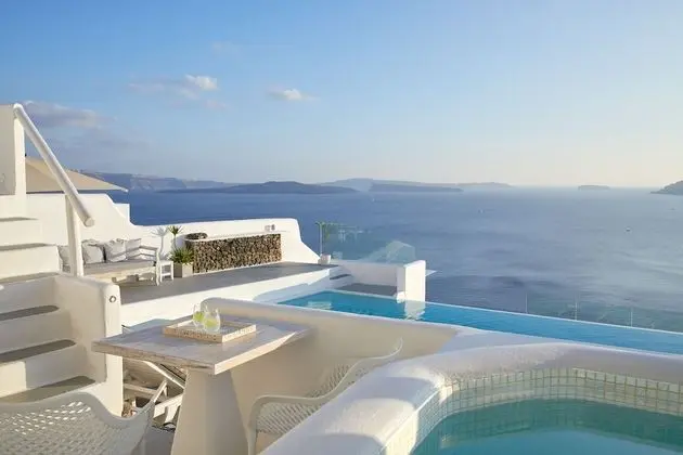 Honeymoon Villa with Outdoor Hot Tub and Caldera View