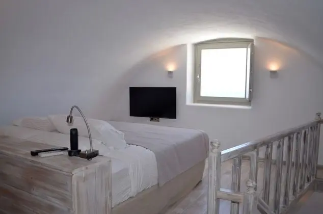 Junior Suite with Outdoor Hot Tub and Caldera View