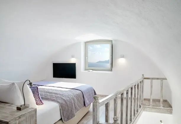 Junior Suite with Outdoor Hot Tub and Caldera View