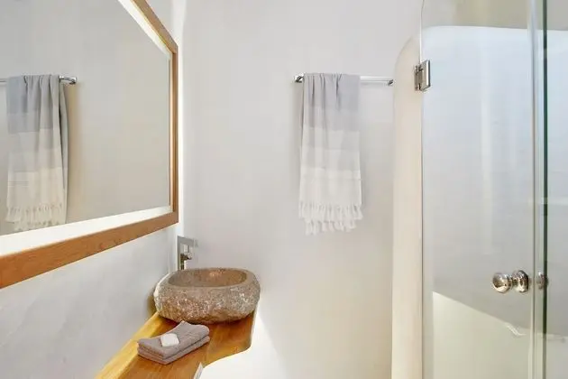 La Perla Suite with Outdoor Hot Tub and Caldera View