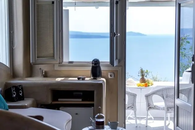 Superior Villa with Outdoor Hot Tub and Caldera view