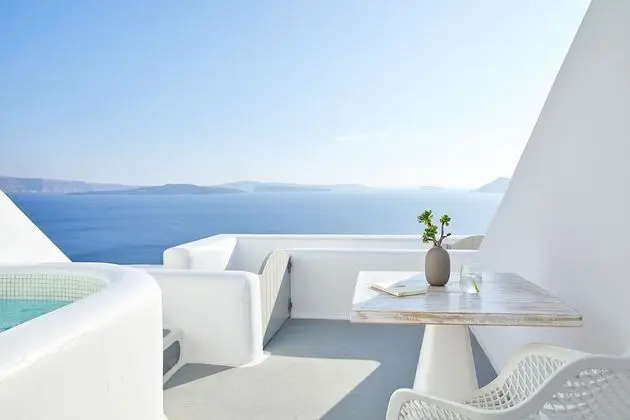 Superior Villa with Outdoor Hot Tub and Caldera view