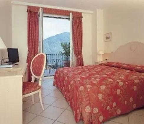 Tek Büyük Yataklı Oda, Göl Manzaralı