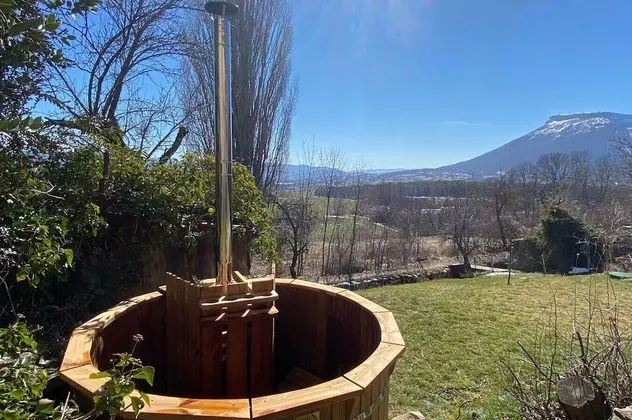 Kır Evi, Banyolu/Duşlu, Dağ Manzaralı