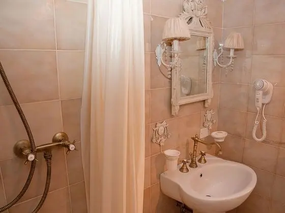 Tek Büyük Yataklı Oda (Matrimoniale piccola)