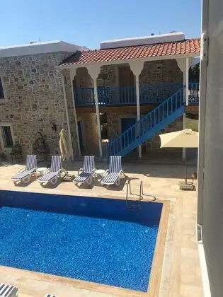 Standart Oda - Havuz ve Bahçe Manzaralı