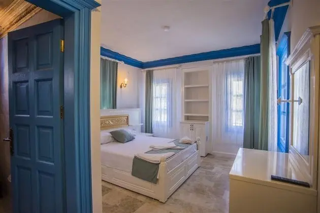 Standart Oda - Havuz ve Bahçe Manzaralı