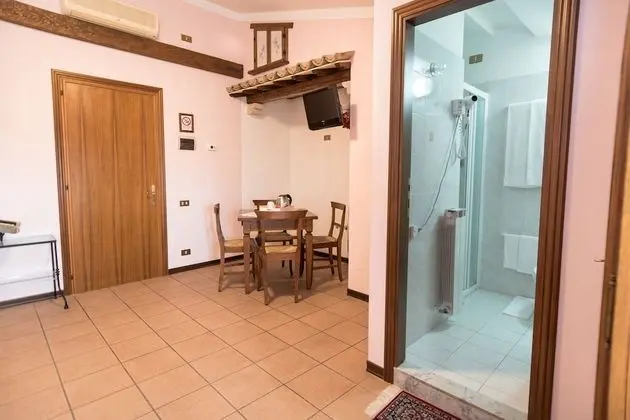 Deluxe Dört Kişilik Oda, Bahçe Manzaralı