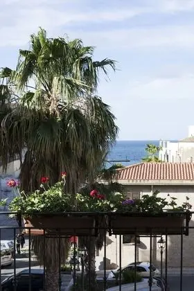 Deluxe Tek Büyük Yataklı Oda, Balkon, Deniz Manzaralı