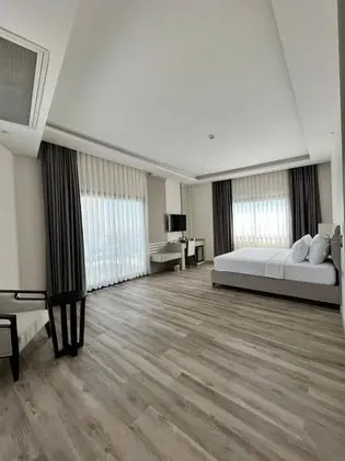 Aile Odası, Deniz veya Havuz Manzaralı, Balkonlu
