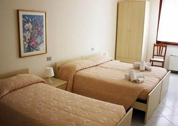 Üç Kişilik Oda