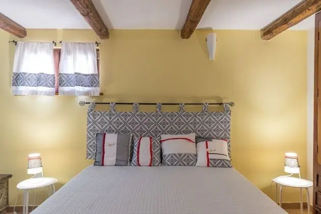 Standard Ev, Birden Çok Yatak, Bahçeli (La Pinnetta With Pool)