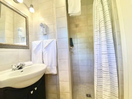 Exclusive Tek Büyük Yataklı Oda