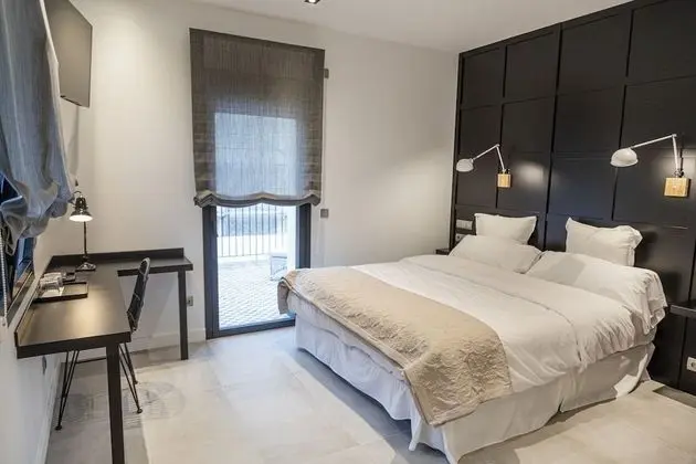 Tek Büyük veya İki Ayrı Yataklı Oda, Banyolu/Duşlu (1)