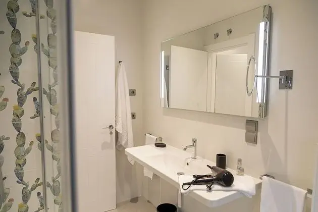 Tek Büyük veya İki Ayrı Yataklı Oda, Banyolu/Duşlu (1)