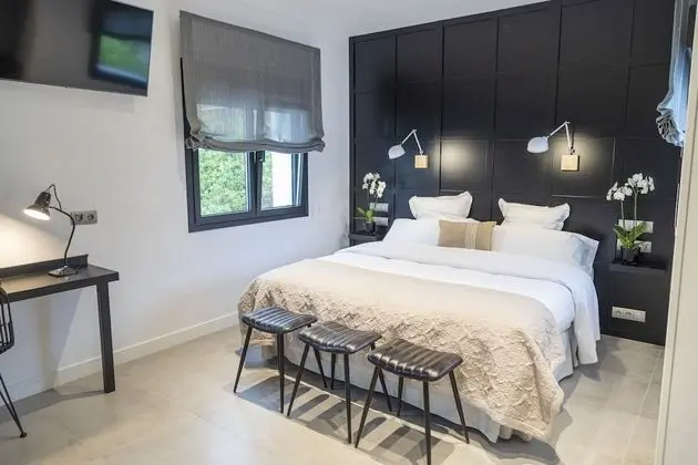 Tek Büyük veya İki Ayrı Yataklı Oda, Özel Banyo (2)