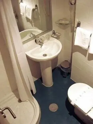 Büyük Yataklı Tek Kişilik Oda