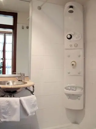 Büyük Yataklı Tek Kişilik Oda