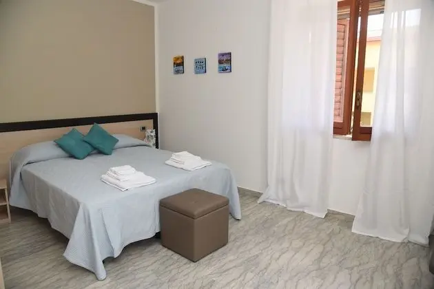 Deluxe Tek Büyük Yataklı Oda, Avlu Manzaralı (with extra bed)