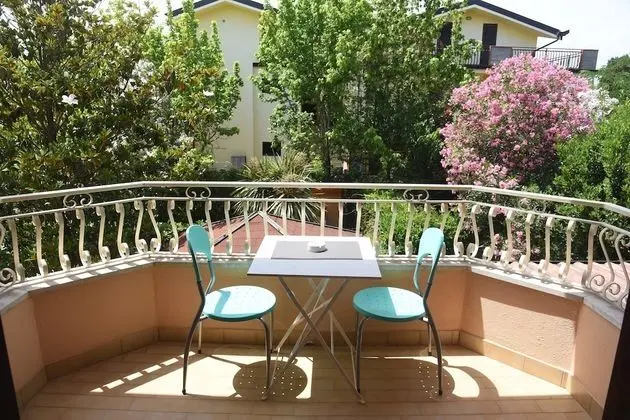 Deluxe Tek Büyük Yataklı Oda, Avlu Manzaralı (with extra bed)