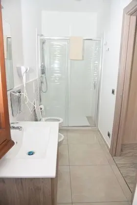 Deluxe Tek Büyük Yataklı Oda, Avlu Manzaralı (with extra bed)